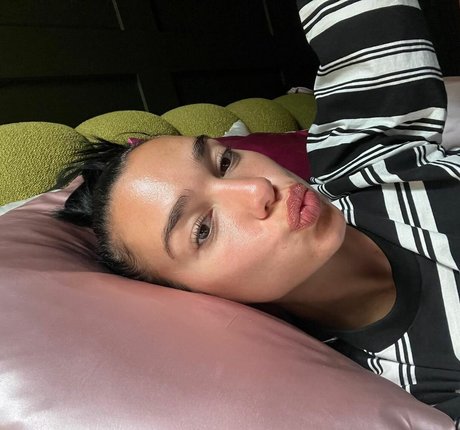 off grid onlyfans beautiful pics