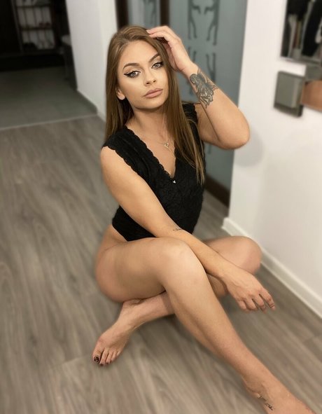 simona a nude model pictures