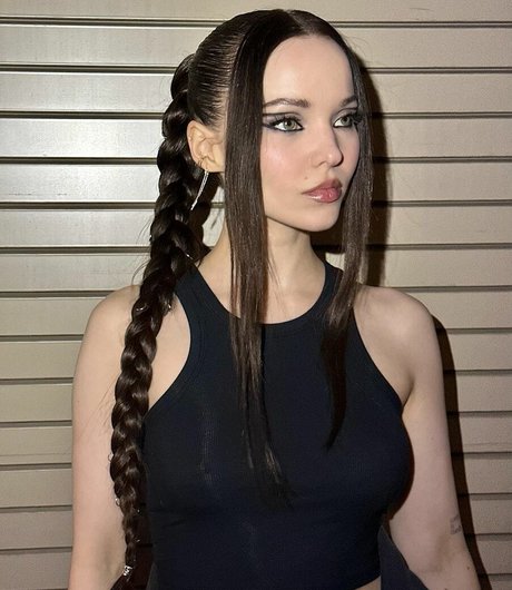 Dove Cameron pretty star img