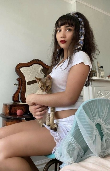 Rowan Blanchard nude star photo
