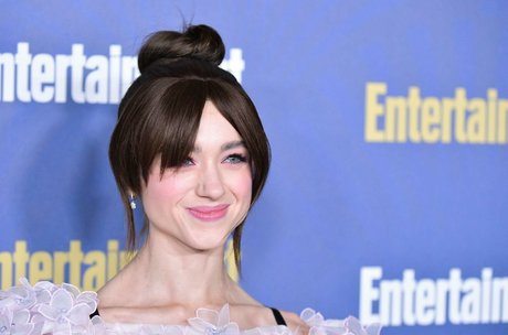 Natalia Dyer pretty model pictures