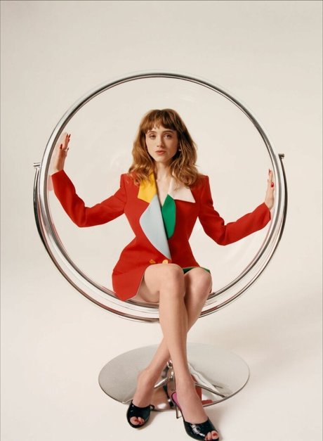 Natalia Dyer sexy star pic