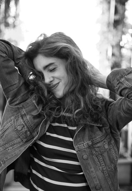 Natalia Dyer model adult img