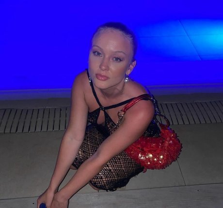 Zara Larsson pornographic star photo