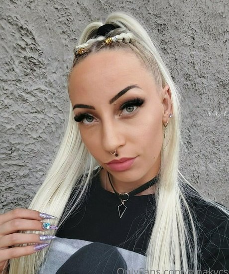 badbunnybabee star pretty photos