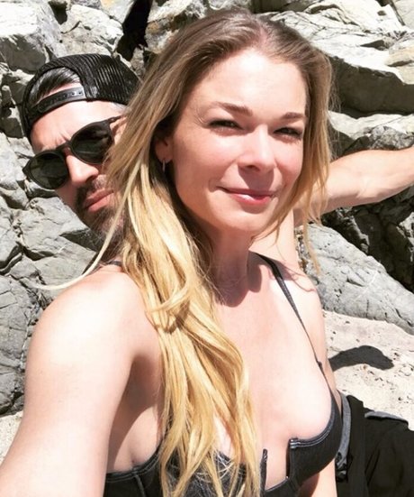 Leann Rimes naked pornstar photos