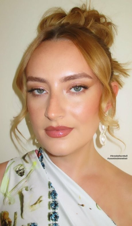 Amelia Dimoldenberg nudes actress pics