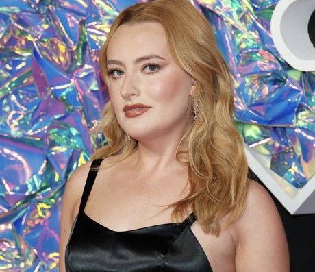 Amelia Dimoldenberg naked star images
