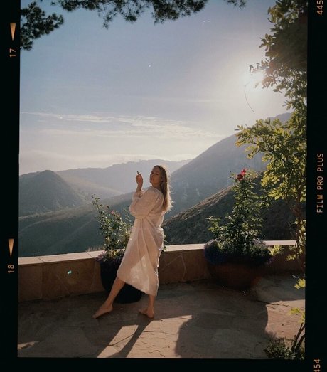 Brie Larson nice pornstar photo