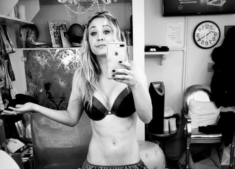 Kaley Cuoco high quality star photos
