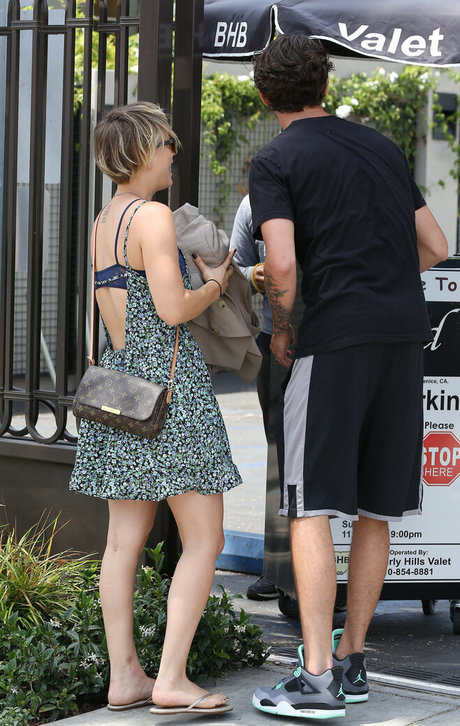 Kaley Cuoco pretty pornstar gallery