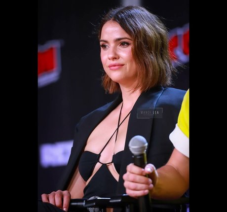 Shelley Hennig model porn images