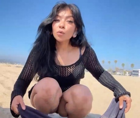 girl onlyfans nude image