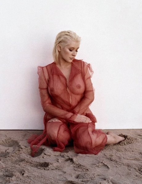 Christina Aguilera naked actress image