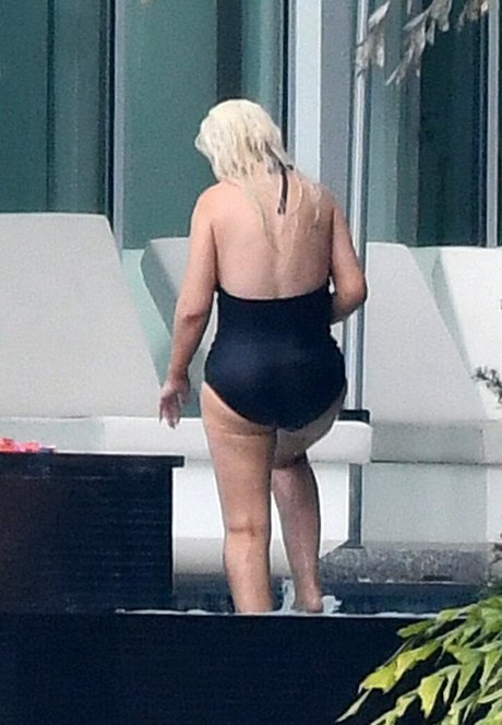Christina Aguilera sexy star photos