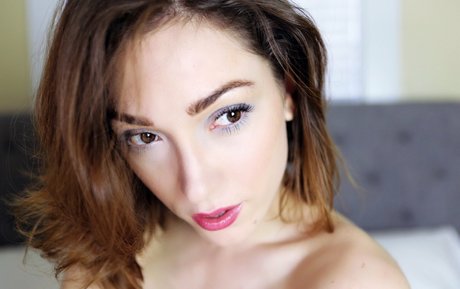 lilylabeau model top photos