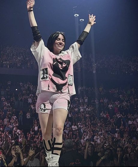 Billie Eilish erotic actress photo
