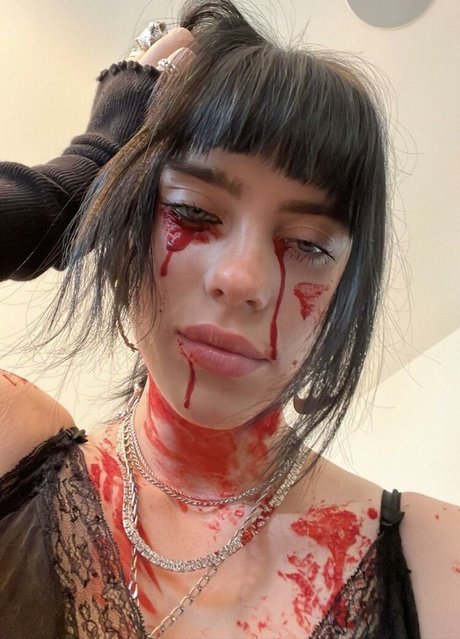 Billie Eilish erotic star photo