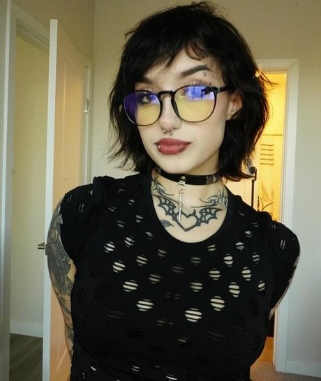 Redroomromance sex model img