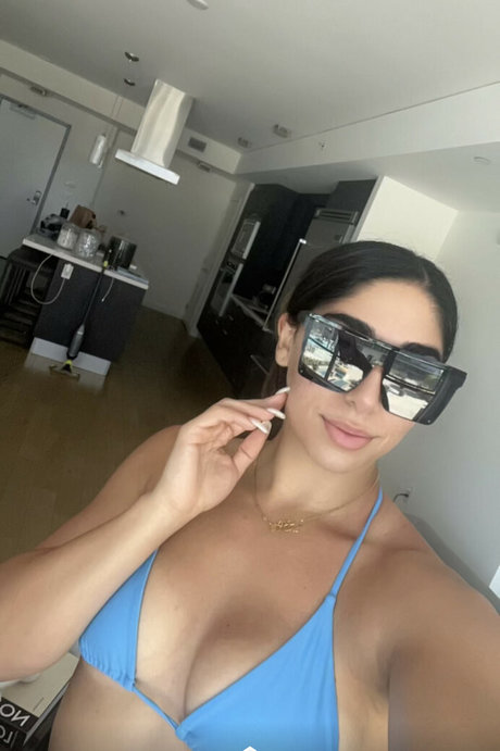 Mary Noura hot model img