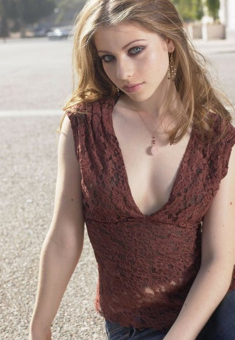 Michelle Trachtenberg erotic model picture