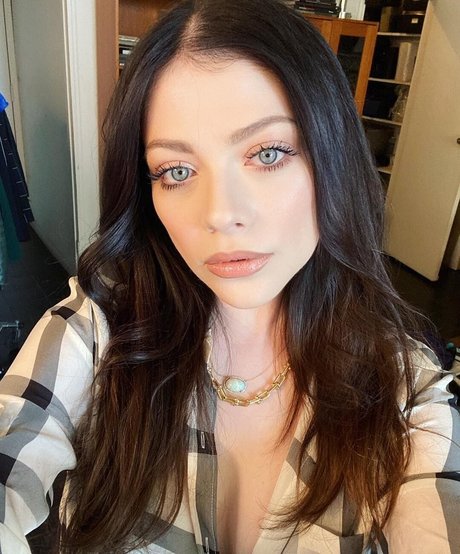 Michelle Trachtenberg nude model img