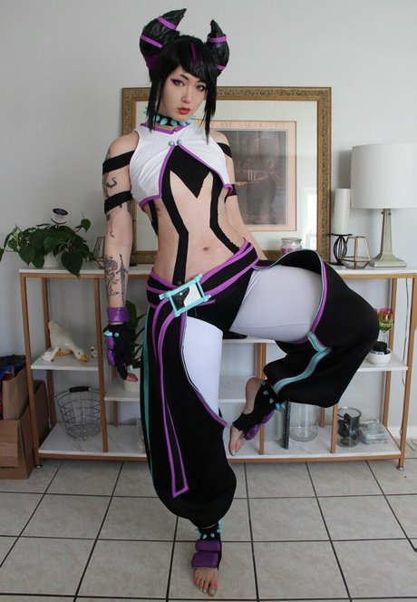 Caytie Cosplay model image