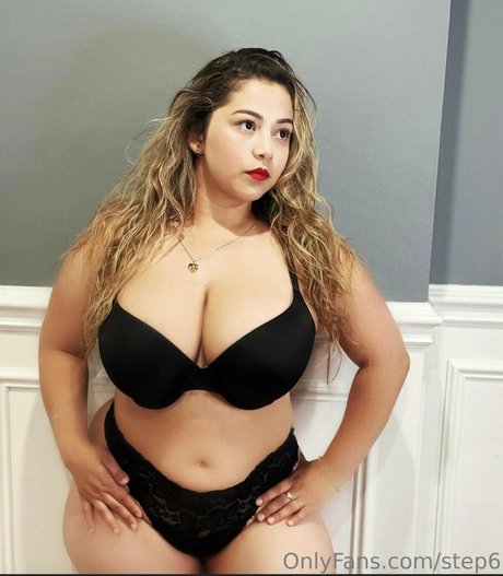 Stephanie Reyes nude model pictures