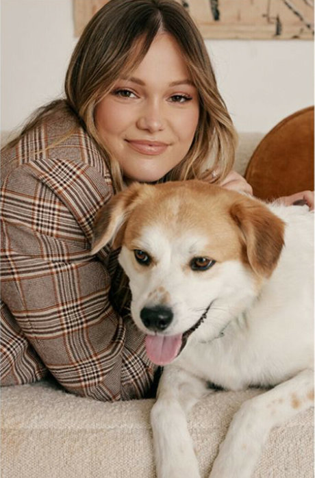 Olivia Holt hot star img