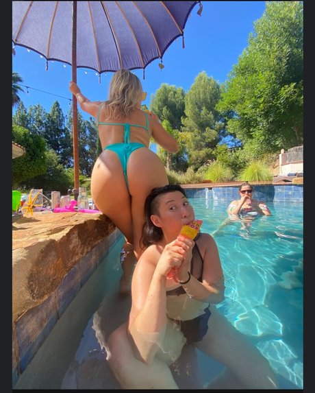 Whitney Moore model exclusive pictures