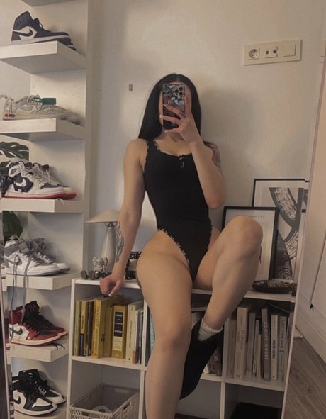 Berribuni model porn img