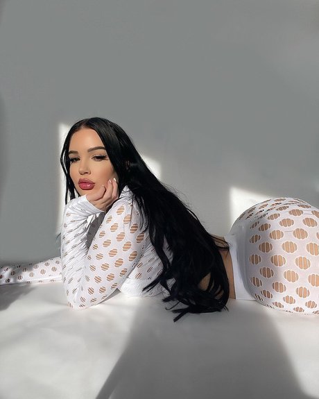Elizabeth Georgina top model pics