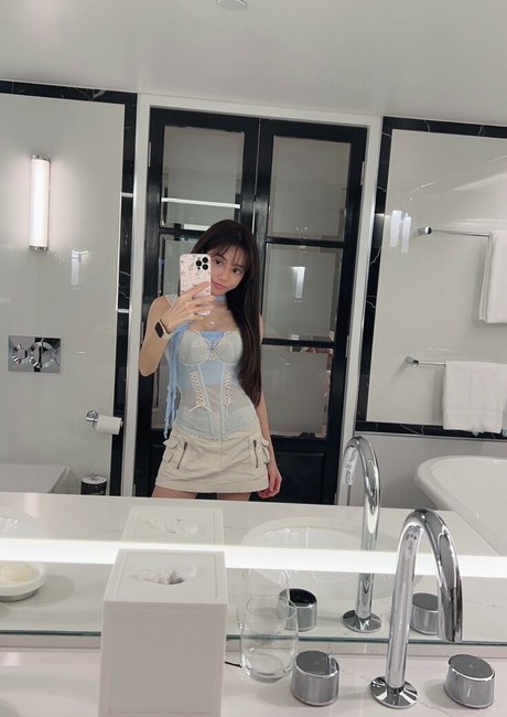 Eeeveenara top profile image