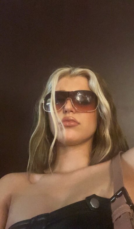 Loren Gray sexy star pic