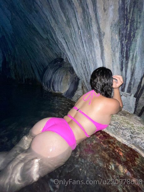 Lizbeth Rodriguez hot model image