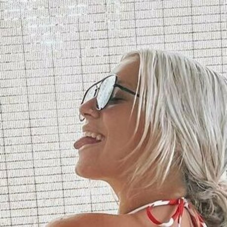 carolinecolston model erotic gallery