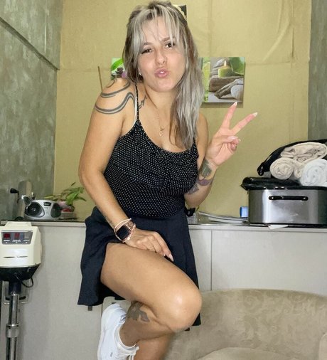 Dani Botan hd actress picture