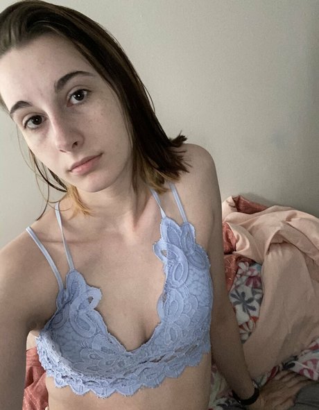 blissfulellie model beautiful img