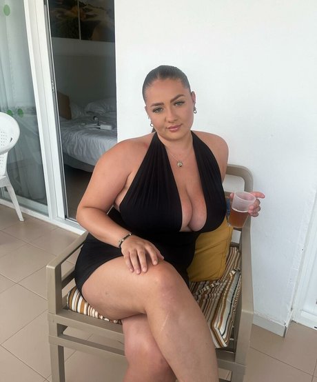 chelsea leigh pretty star img