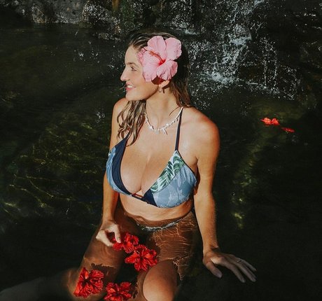 Isabella Abell star exclusive archive