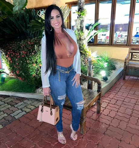 Famosinhas RJ model naked pic