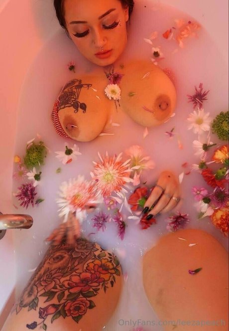 leezapeach pornstar adult picture