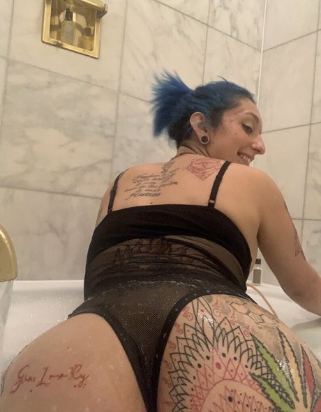 lovelygia art model image