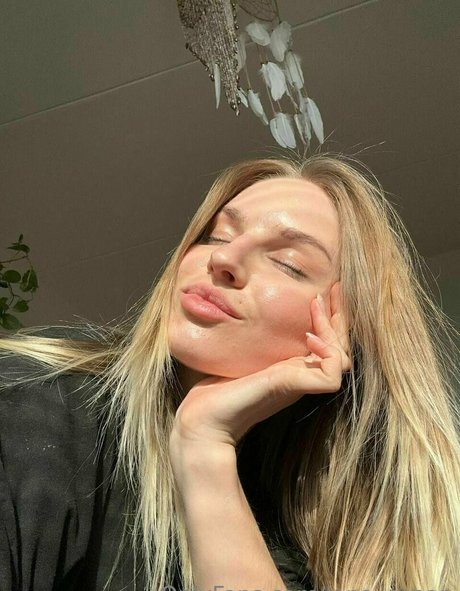 lana ocean model best img