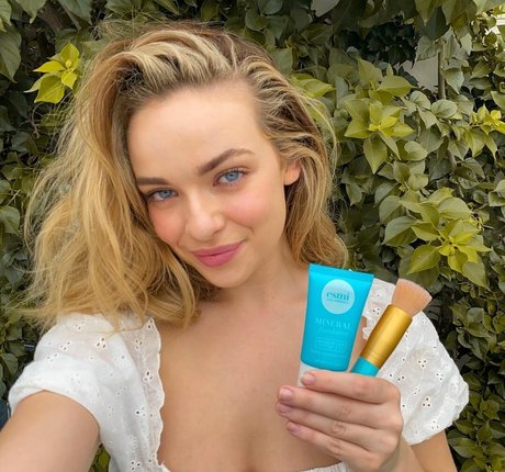 Abbie Chatfield free pornstar photos