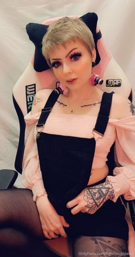 pretty onlyfans erotic image