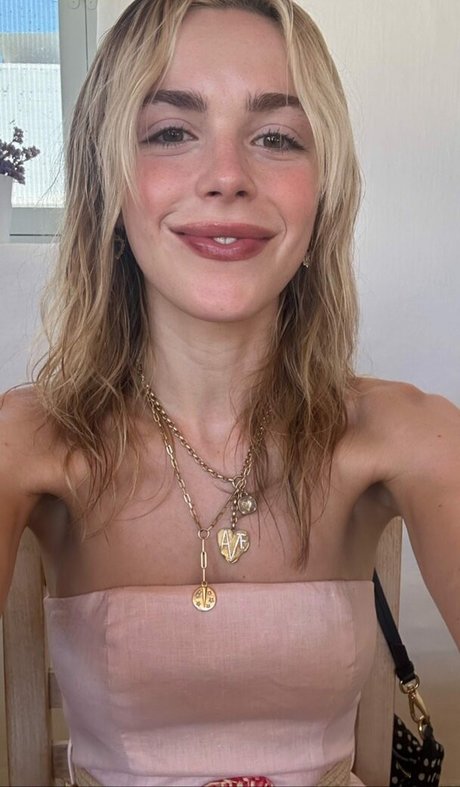Kiernan Shipka star adult photo