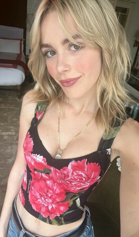 Kiernan Shipka star nude photo