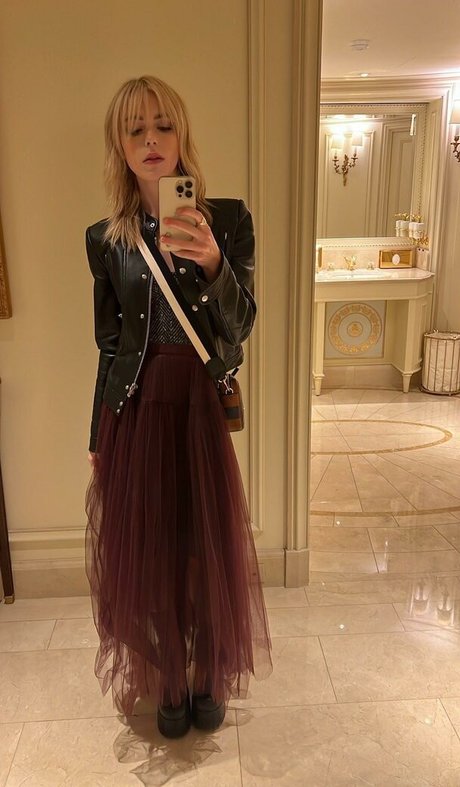 Kiernan Shipka exclusive star images