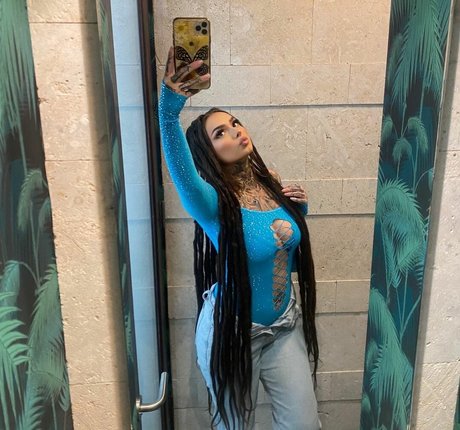 Zhavia nude star image